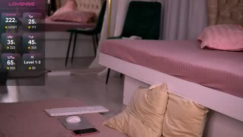 Leyla online show from December 3, 2025, 4:53 am