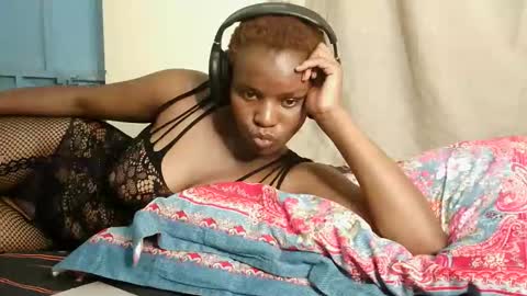 leylacuty13 online show from April 16, 2026, 9:39 pm