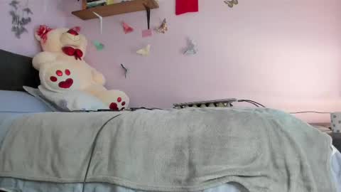 Leyna online show from October 27, 2025, 6:23 pm