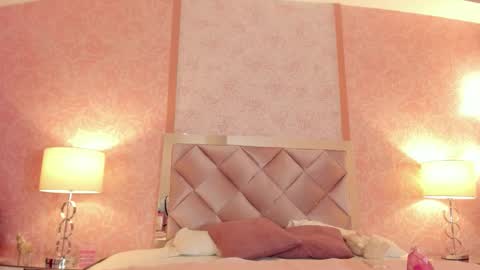 LEZY online show from November 20, 2025, 7:35 pm