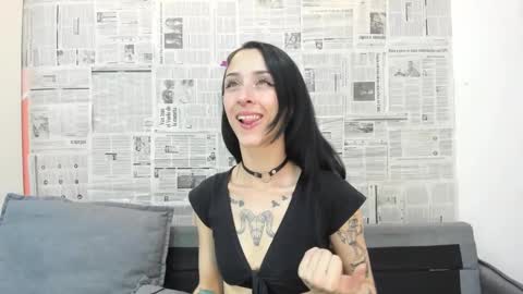 lhiamfitt online show from December 18, 2024, 6:57 pm