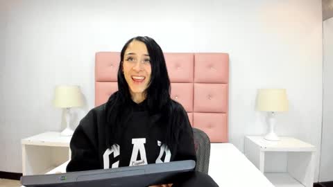 lhiamfitt online show from December 31, 2024, 11:42 am