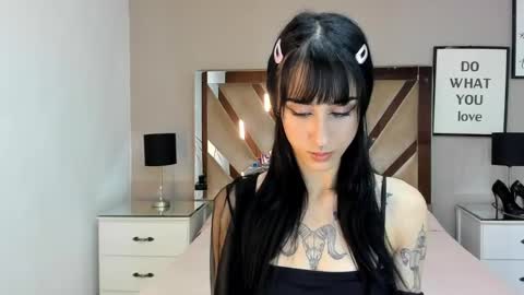 lhiamfitt online show from February 1, 2025, 9:19 pm