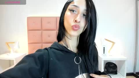 lhiamfitt online show from October 11, 2025, 2:33 am