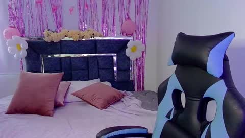 Lia  online show from October 9, 2025, 5:55 pm