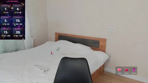 lia_2002_ online show from April 12, 2026, 7:13 am