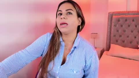 Lia  online show from June 5, 2026, 3:57 am