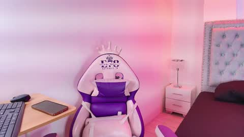 Lia  online show from June 6, 2026, 4:06 am