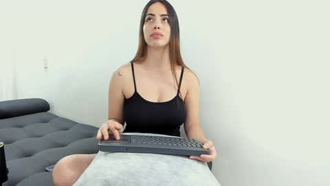 Lia y Felipe --  online show from January 13, 2025, 10:45 pm