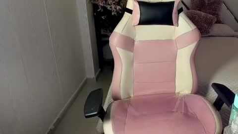 Snapshot of lia_blaze chatting on April 14, 2026, 12:11 pm Lia online show from April 14, 2026, 12:11 pm