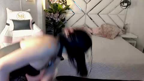 Snapshot of lia_blaze chatting on April 18, 2026, 7:40 pm Lia online show from April 18, 2026, 7:40 pm