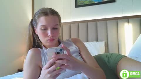 Lia  online show from March 27, 2026, 10:15 am