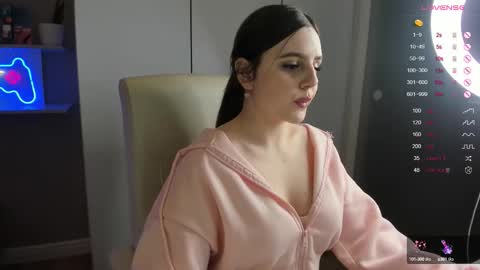 Snapshot of lia_lil chatting on October 4, 2025, 1:42 pm Lia online show from October 4, 2025, 1:42 pm