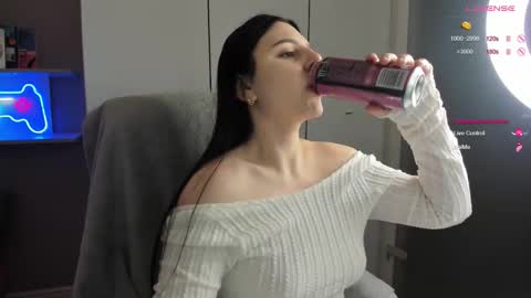 Snapshot of lia_lil chatting on November 24, 2025, 8:36 am Lia online show from November 24, 2025, 8:36 am