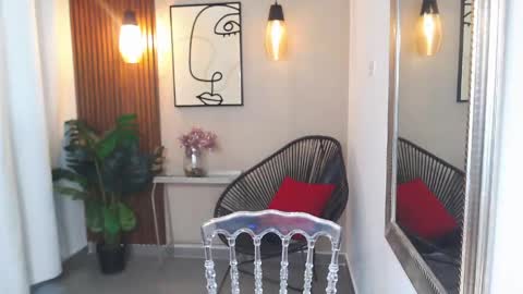 LIA online show from April 21, 2026, 6:12 pm