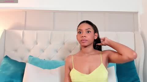 Lia Pascal  online show from December 3, 2025, 11:30 am