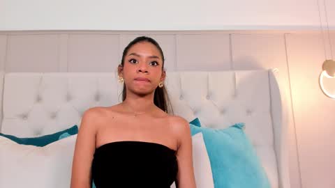 Lia Pascal  online show from December 4, 2025, 11:30 am