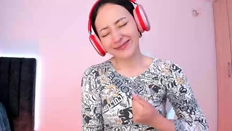 Little Queen Lia  online show from January 18, 2025, 11:55 pm