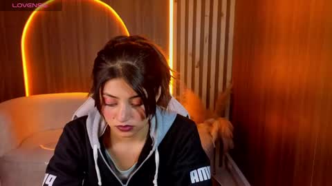 Snapshot of lia_queen_tx chatting on May 6, 2026, 2:40 am Online 1400 - 2100 online show from May 6, 2026, 2:40 am