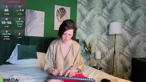 lia_reyn online show from May 6, 2026, 12:21 pm