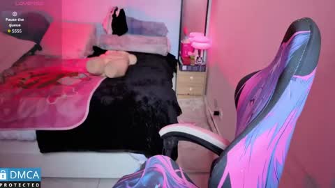 lia summer1 online show from April 21, 2026, 7:17 pm