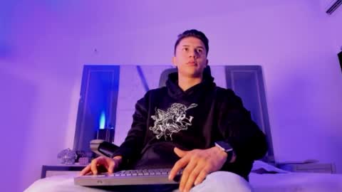 Liam Smith online show from September 15, 2025, 12:16 pm