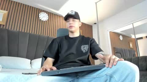 Liam Smith online show from October 2, 2025, 12:23 pm