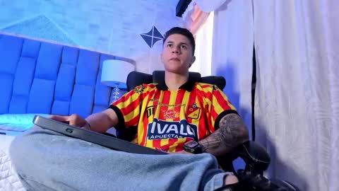 Liam Smith online show from October 7, 2025, 12:02 pm