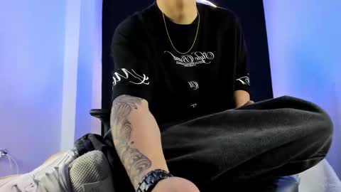 Liam Smith online show from November 8, 2025, 12:49 pm