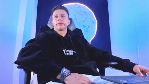 Liam Smith online show from November 14, 2025, 12:15 pm