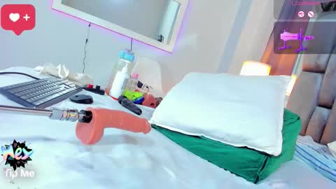 Antonela online show from November 13, 2025, 8:08 pm