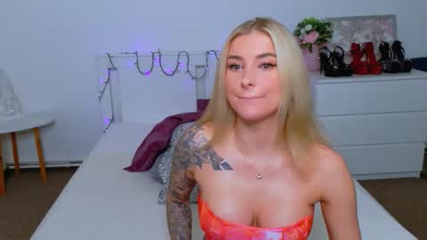 Lia online show from February 14, 2026, 9:17 am