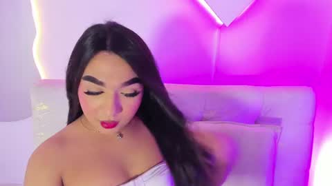 Snapshot of liacampbell__ chatting on August 1, 2026, 1:49 am La online show from August 1, 2026, 1:49 am