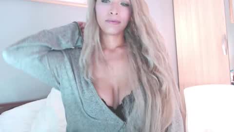 Lia Divina online show from December 1, 2025, 3:33 am