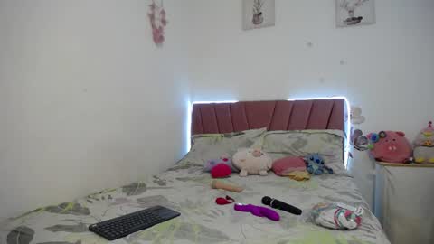 liahdiaz_ online show from June 10, 2026, 11:53 am