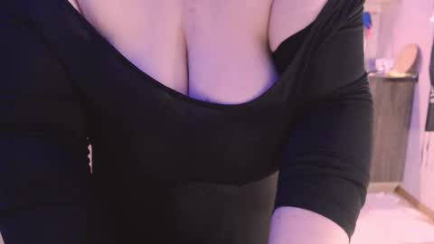 miss Lia  colection for travel online show from January 7, 2025, 5:09 pm