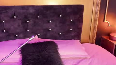 Lia lovet online show from July 21, 2026, 7:49 pm