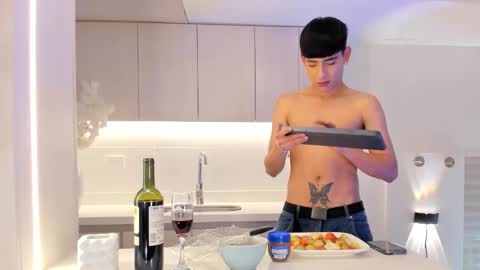 Liam online show from March 8, 2026, 1:36 am