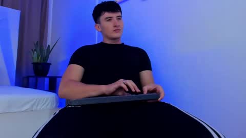 liam_conorr online show from December 3, 2024, 12:27 pm