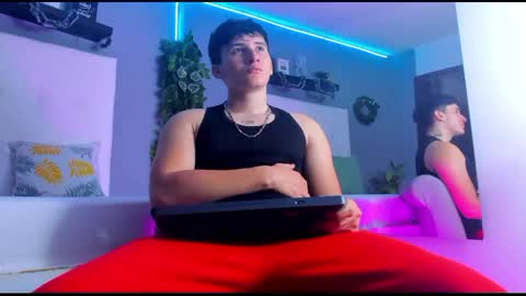 liam_conorr online show from December 11, 2024, 12:34 pm