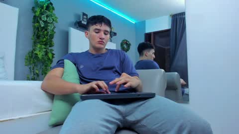 liam_conorr online show from December 27, 2024, 12:34 pm