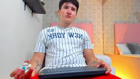 liam_conorr online show from January 28, 2025, 12:32 pm