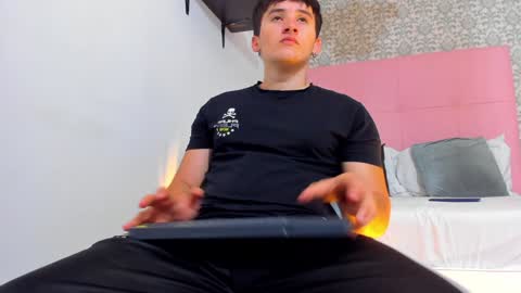 liam_conorr online show from January 29, 2025, 12:24 pm
