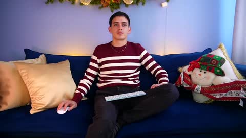 Liam online show from December 17, 2024, 6:42 pm