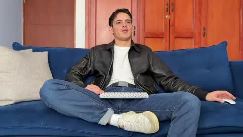 Liam online show from April 22, 2026, 2:07 pm