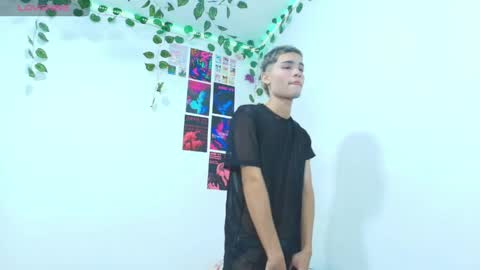 liam_honey18 online show from May 29, 2026, 1:09 pm