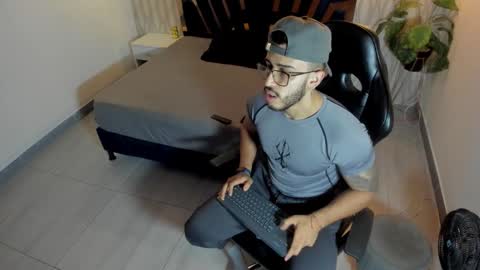 LIAM KLEIN online show from March 25, 2026, 11:16 am