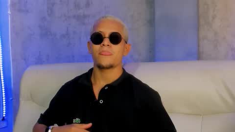 liam_knight online show from November 18, 2025, 2:39 am