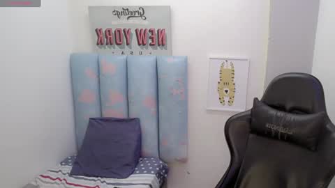Snapshot of liam_play chatting on June 15, 2026, 11:40 pm LIAM online show from June 15, 2026, 11:40 pm