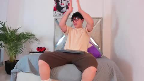 Call me Lian online show from March 16, 2026, 12:09 pm